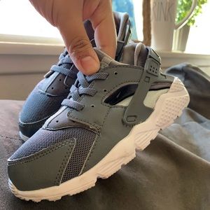 Nike huaraches size 10c